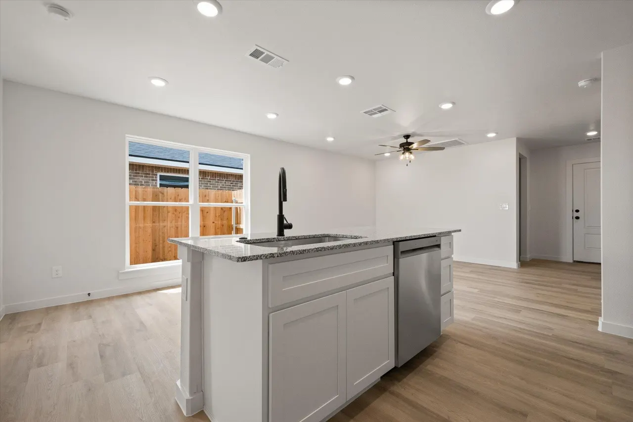 Photo 13 — 7419 64th Street, Lubbock, TX 79407