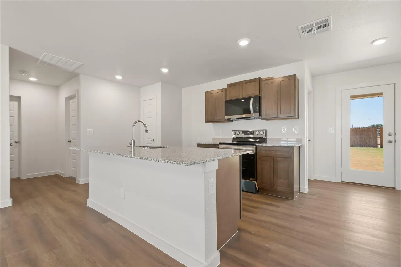 Photo 11 — 7421 64th Street, Lubbock, TX 79407