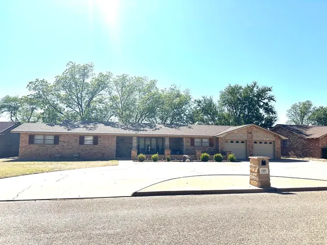 Photo 2 — 1305 Itasca Street, Plainview, TX 79072