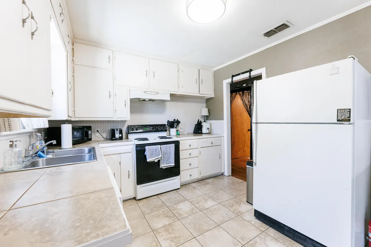 Photo 12 — 2616 28th Street, Lubbock, TX 79410