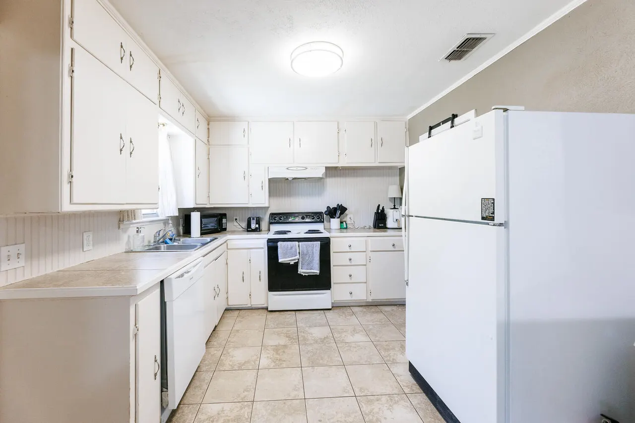 Photo 13 — 2616 28th Street, Lubbock, TX 79410