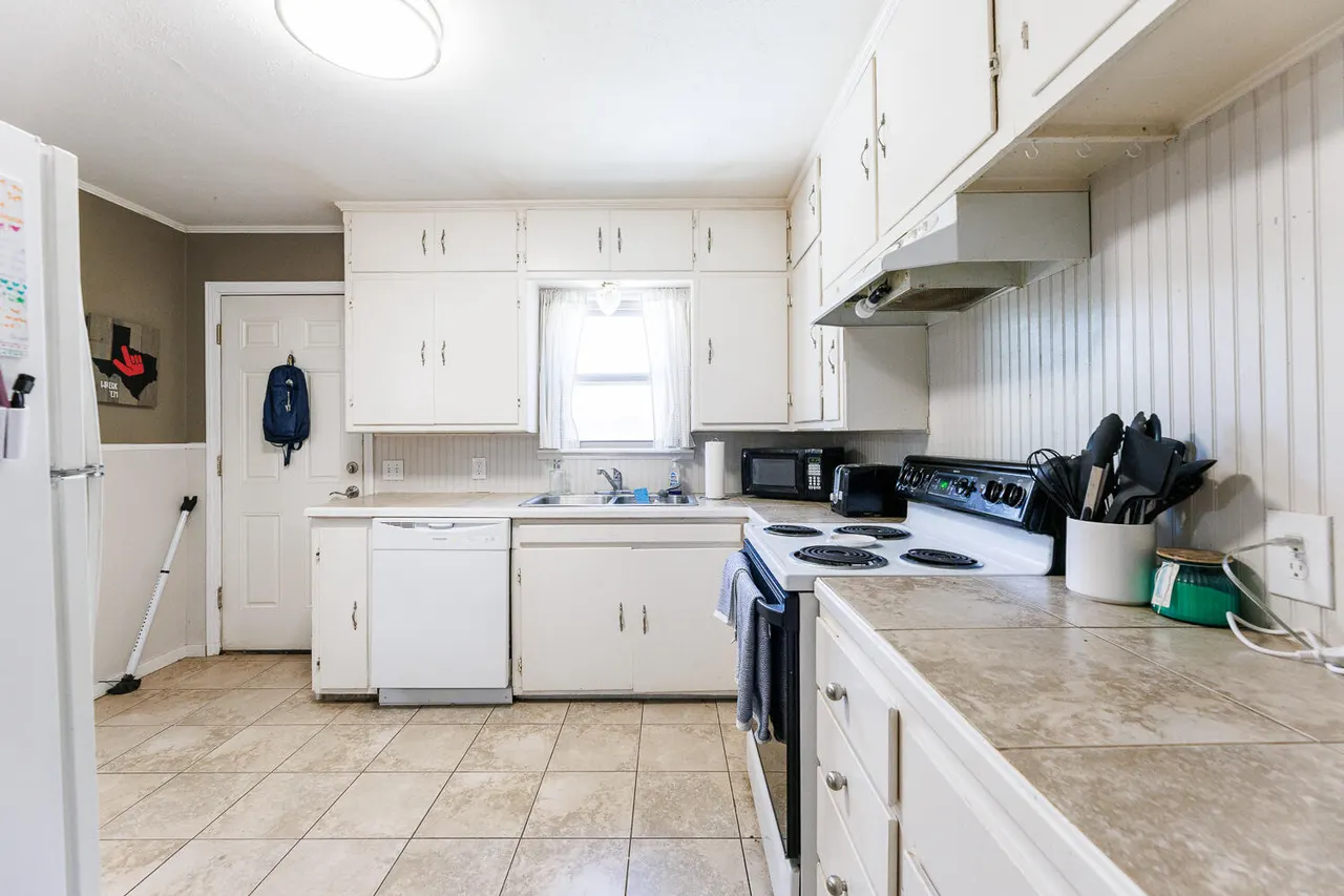 Photo 16 — 2616 28th Street, Lubbock, TX 79410