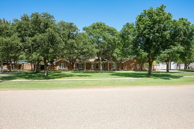 Photo 3 — 6810 59th Street, Lubbock, TX 79407