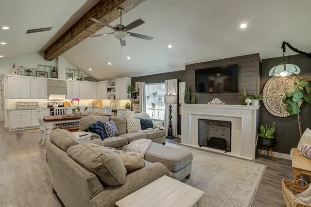 Photo 3 — 610 Walnut Street, Idalou, TX 79329