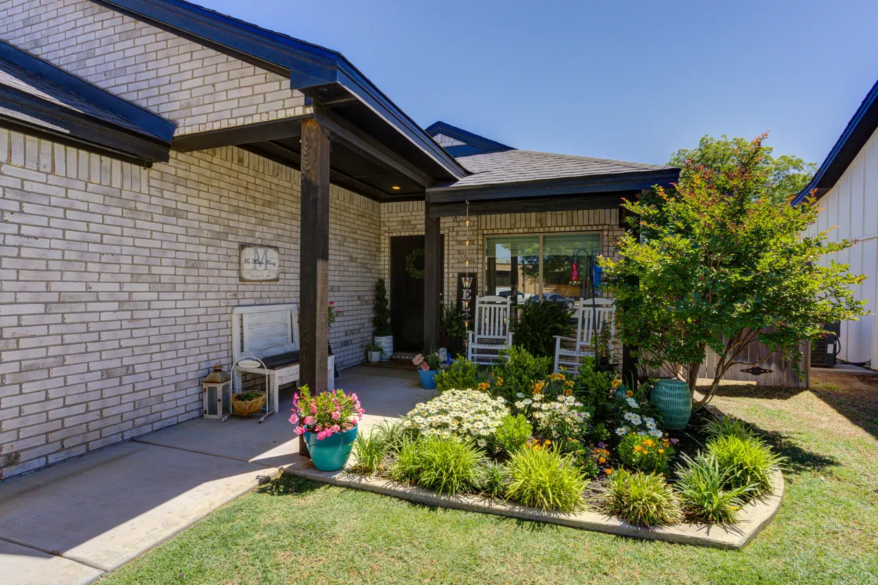 Photo 2 — 610 Walnut Street, Idalou, TX 79329