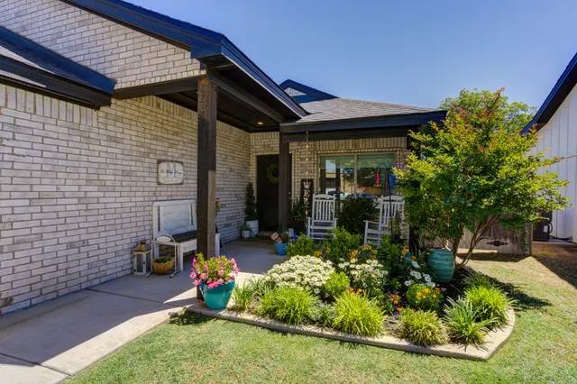 Photo 2 — 610 Walnut Street, Idalou, TX 79329