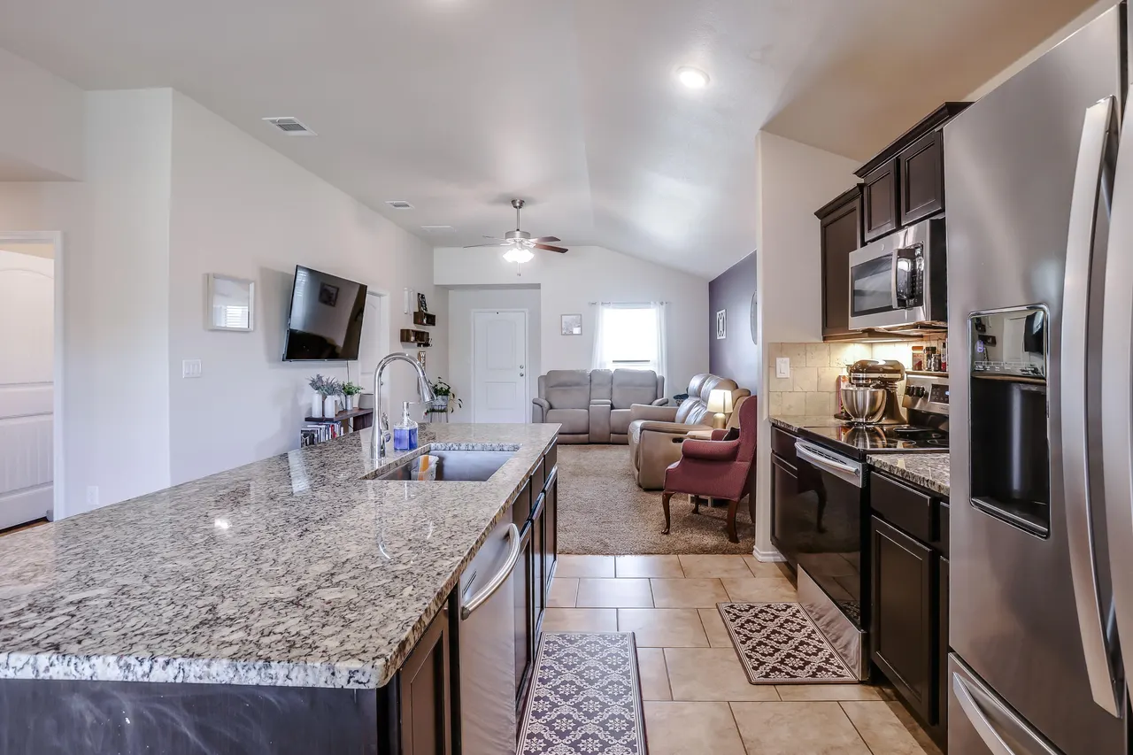 Photo 3 — 3718 Norwich Avenue, Lubbock, TX 79407