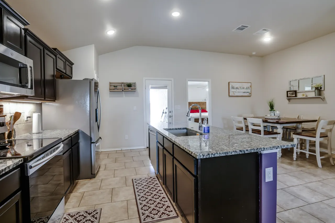 Photo 5 — 3718 Norwich Avenue, Lubbock, TX 79407