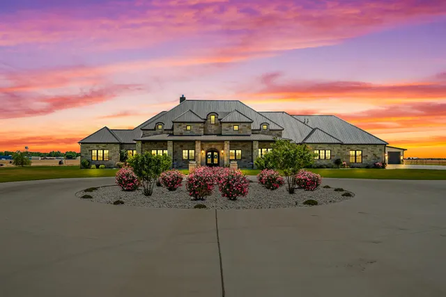 Front exterior — 8216 E County Road 6100, Idalou, TX 79329
