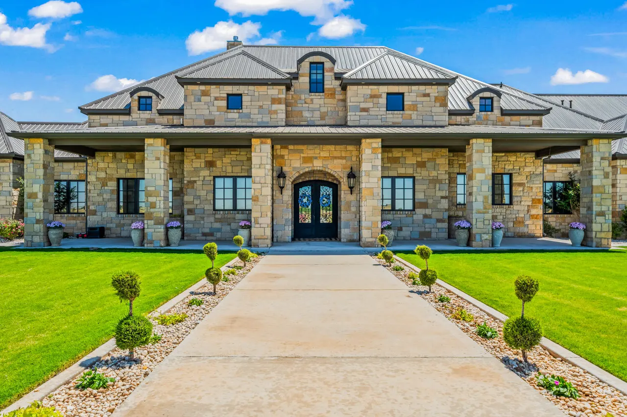 Photo 3 — 8216 E County Road 6100, Idalou, TX 79329