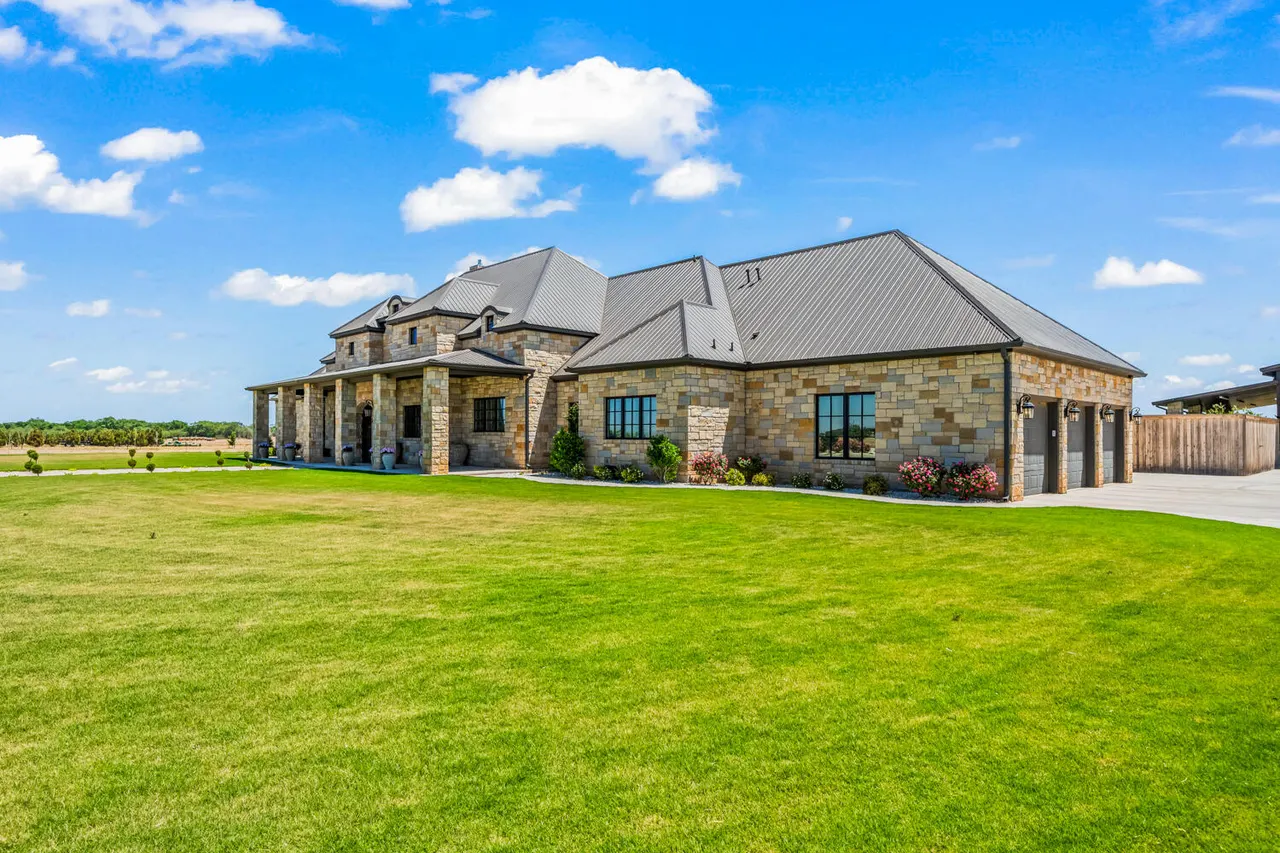 Photo 13 — 8216 E County Road 6100, Idalou, TX 79329