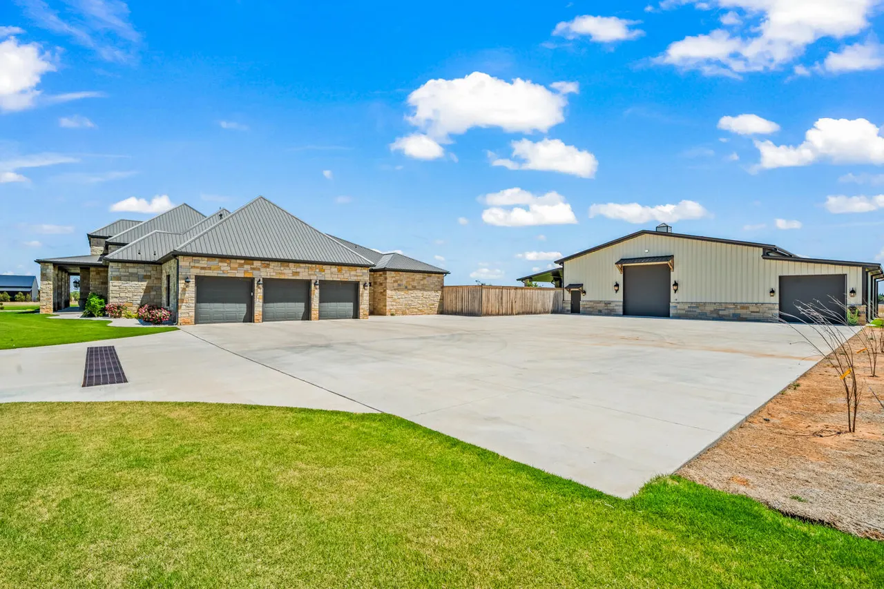 Photo 9 — 8216 E County Road 6100, Idalou, TX 79329