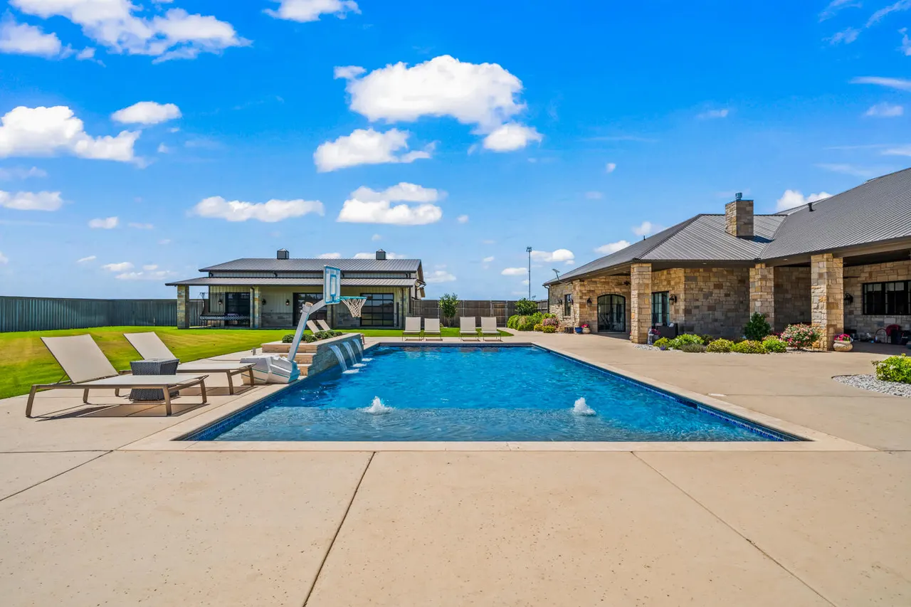 Photo 6 — 8216 E County Road 6100, Idalou, TX 79329