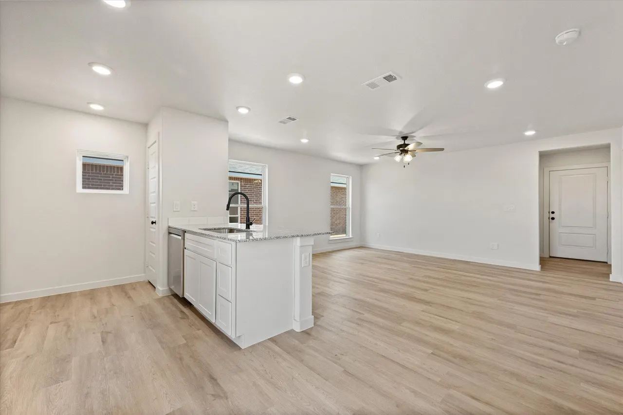 Photo 10 — 7423 64th Street, Lubbock, TX 79407
