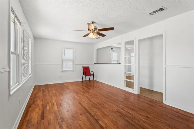 Photo 4 — 211 16th Street, Levelland, TX 79336