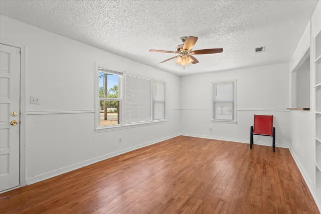 Photo 6 — 211 16th Street, Levelland, TX 79336