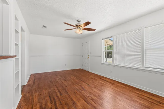 Photo 7 — 211 16th Street, Levelland, TX 79336