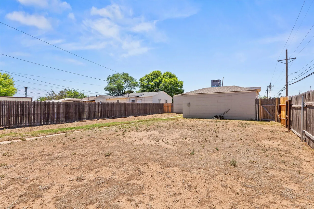 Photo 22 — 211 16th Street, Levelland, TX 79336