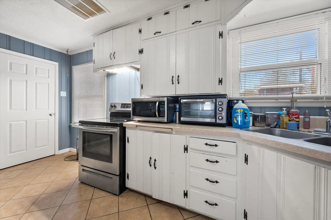 Photo 6 — 5006 42nd Street, Lubbock, TX 79414