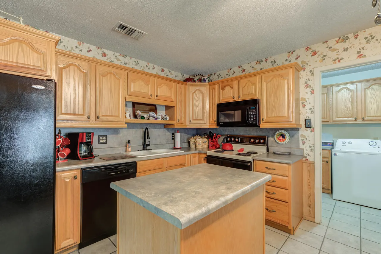 Photo 5 — 6118 35th Street, Lubbock, TX 79407