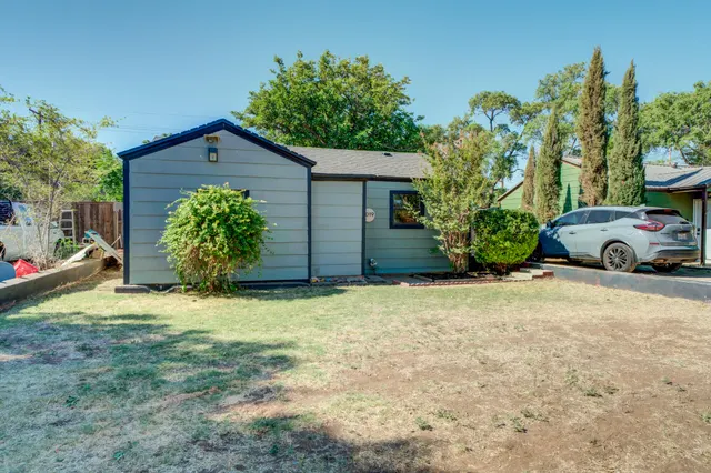 Photo 6 — 2019 40th Street, Lubbock, TX 79412