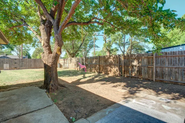 Photo 5 — 2019 40th Street, Lubbock, TX 79412