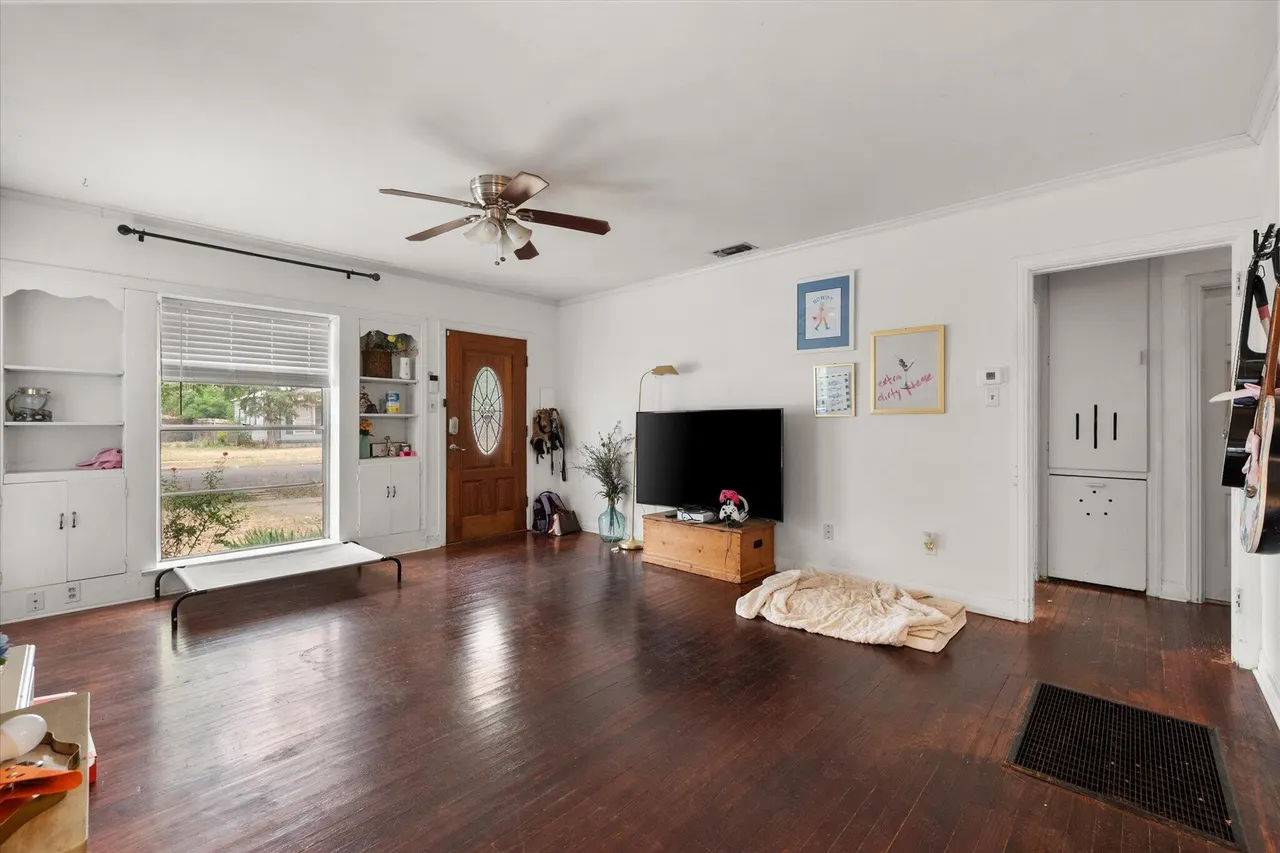 Photo 5 — 2111 23rd Street, Lubbock, TX 79411