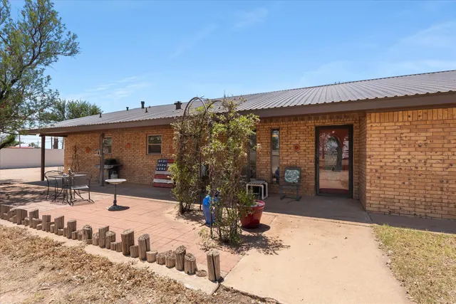 Front exterior — 881 N U.S. Hwy 385, Levelland, TX 79336