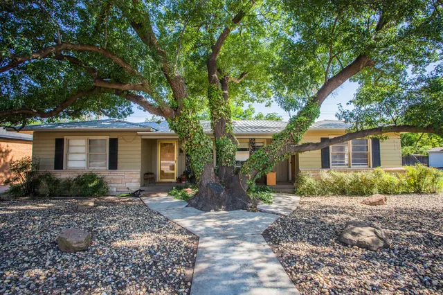 Photo 6 — 3613 24th Street, Lubbock, TX 79410