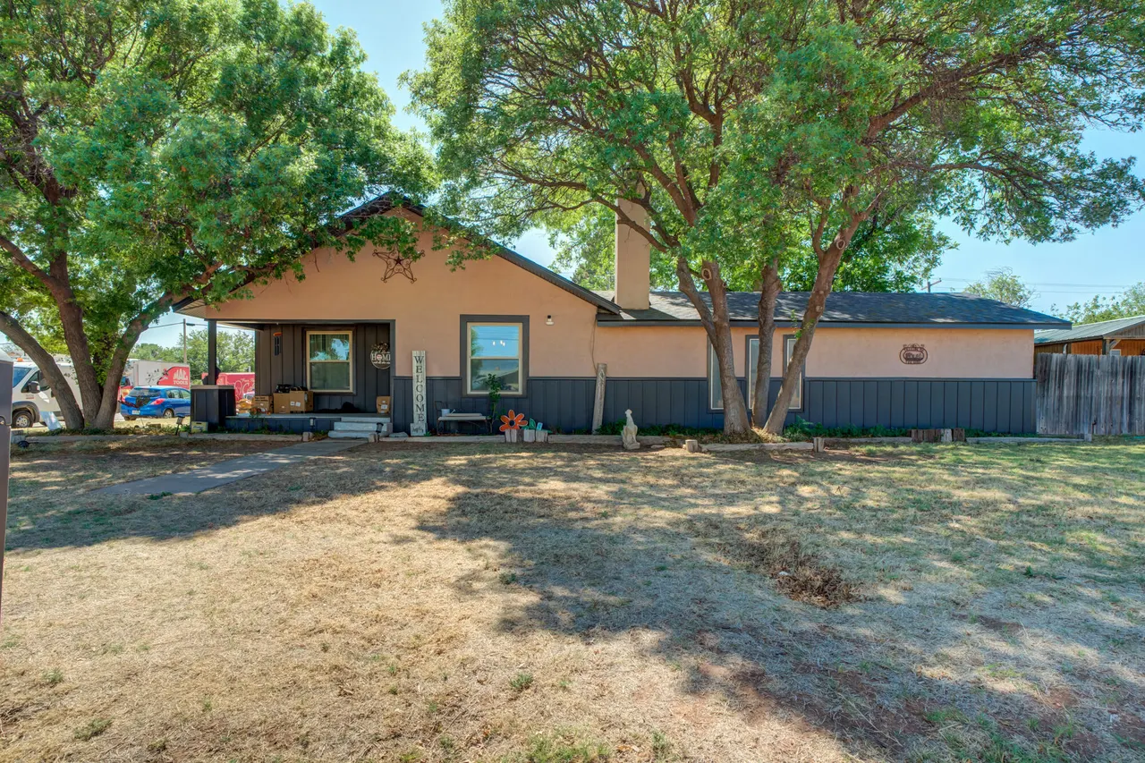Front exterior — 2101 Avenue J, Tahoka, TX 79373