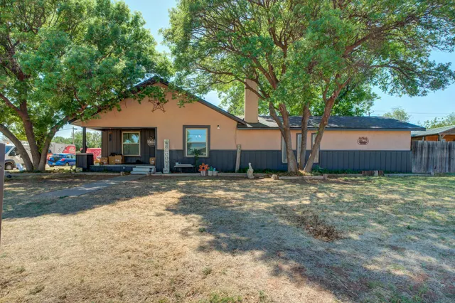 Front exterior — 2101 Avenue J, Tahoka, TX 79373