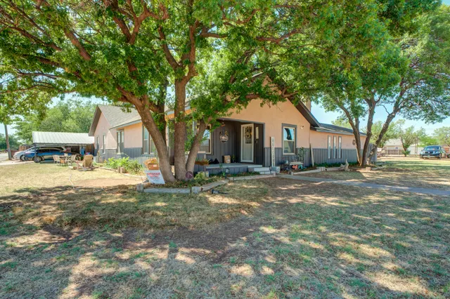 Photo 2 — 2101 Avenue J, Tahoka, TX 79373