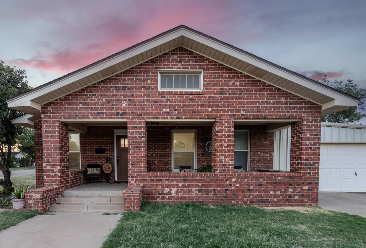 Photo 2 — 450 W Lubbock Street, Slaton, TX 79364