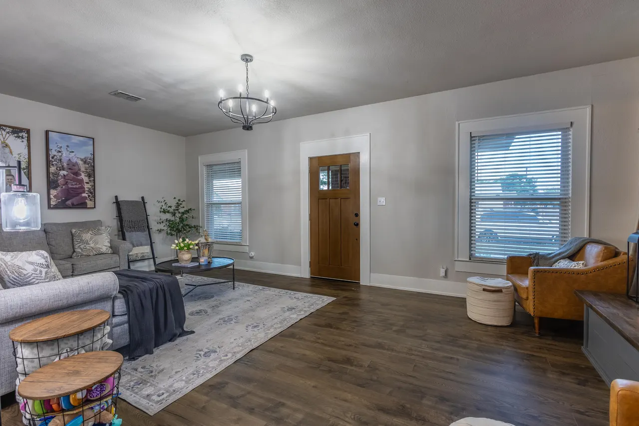 Photo 5 — 450 W Lubbock Street, Slaton, TX 79364