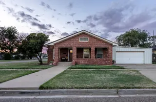 Sold home at 450 W Lubbock Street