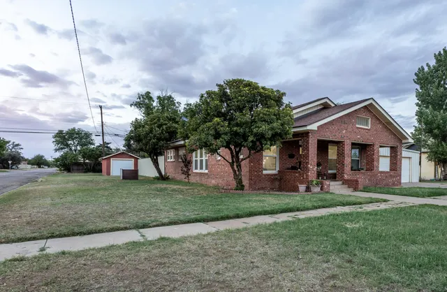 Photo 3 — 450 W Lubbock Street, Slaton, TX 79364