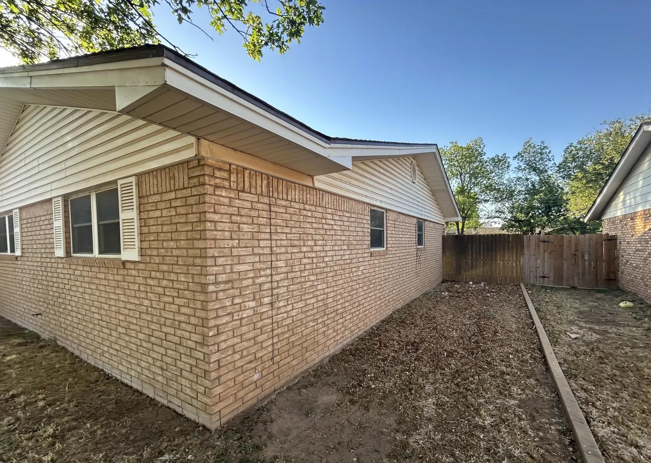 Photo 24 — 2704 W 16th Street, Plainview, TX 79072