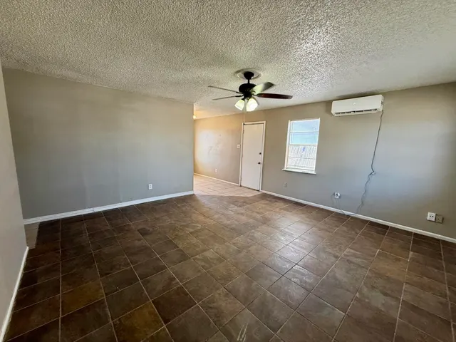 Photo 4 — 6217 24th Street, Lubbock, TX 79407