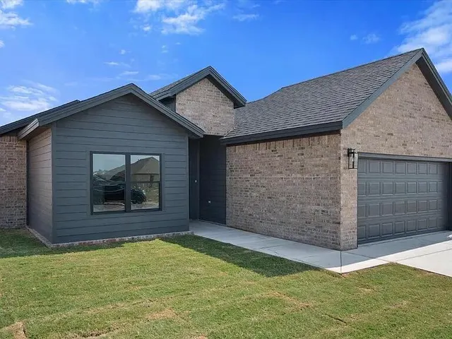 Photo 2 — 613 E 14th Street, Wolfforth, TX 79382