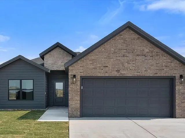 Front exterior — 613 E 14th Street, Wolfforth, TX 79382