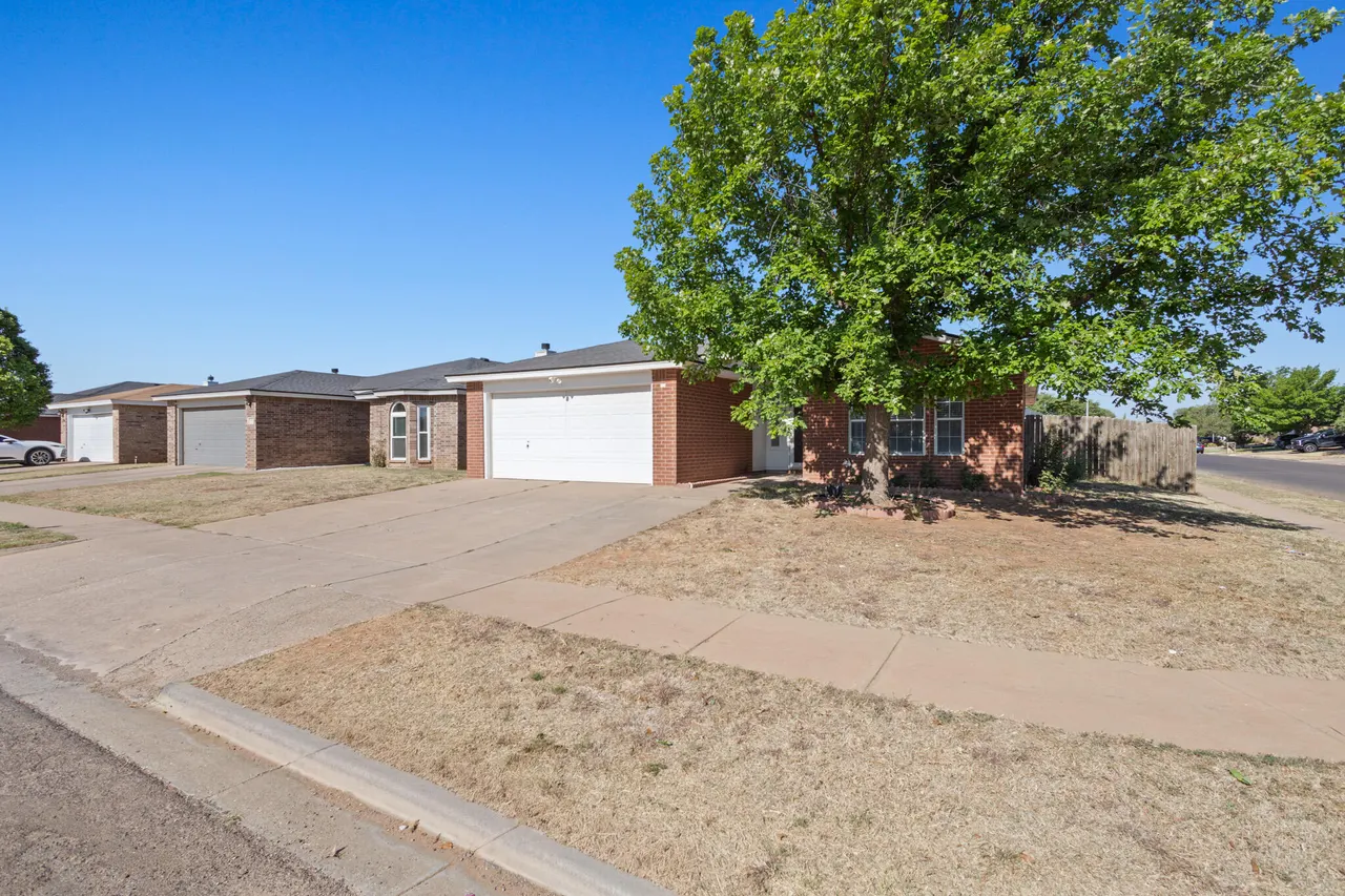 Photo 3 — 802 Genoa Avenue, Lubbock, TX 79416