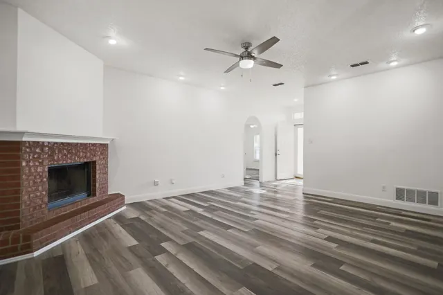 Photo 5 — 802 Genoa Avenue, Lubbock, TX 79416