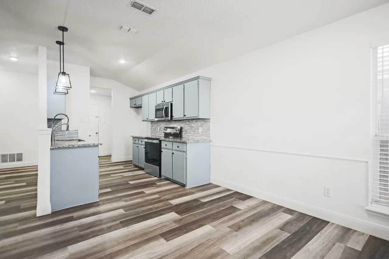 Photo 8 — 802 Genoa Avenue, Lubbock, TX 79416