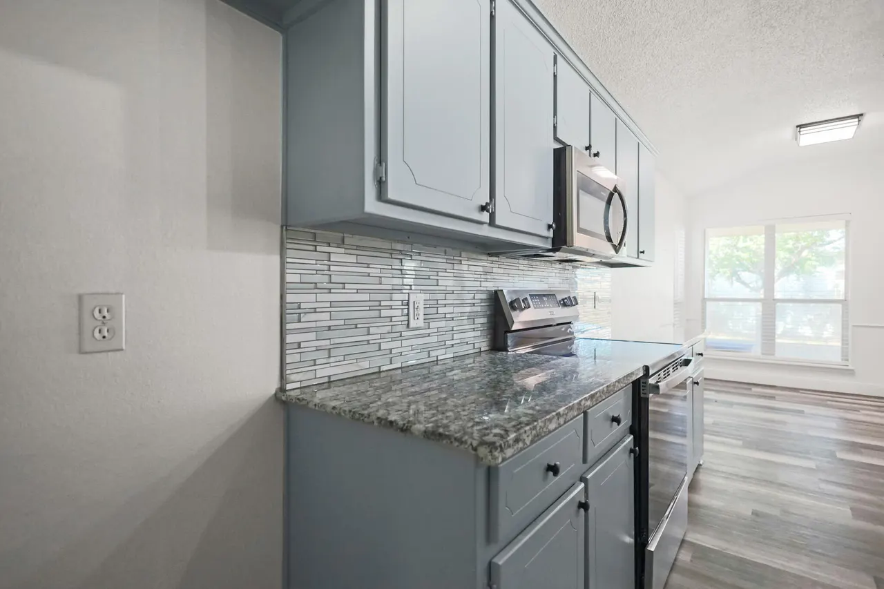 Photo 13 — 802 Genoa Avenue, Lubbock, TX 79416
