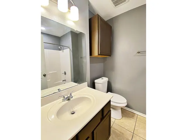 Photo 8 — 532 N Clinton Avenue, Lubbock, TX 79416