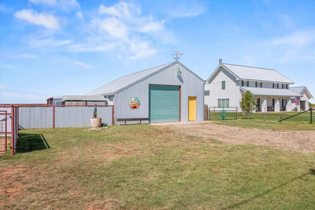 Photo 42 — 3370 Drill Stem, Levelland, TX 79336
