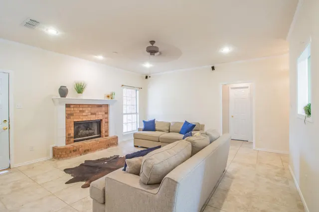 Photo 4 — 2805 87th Street, Lubbock, TX 79423