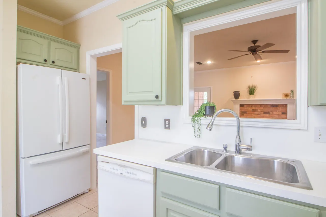 Photo 11 — 2805 87th Street, Lubbock, TX 79423