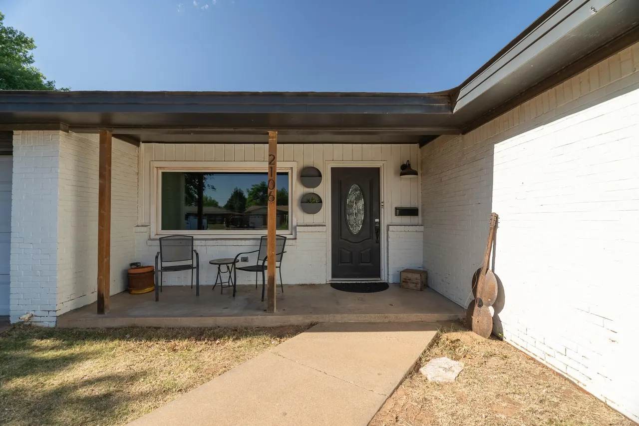 Photo 4 — 2106 64th Street, Lubbock, TX 79412