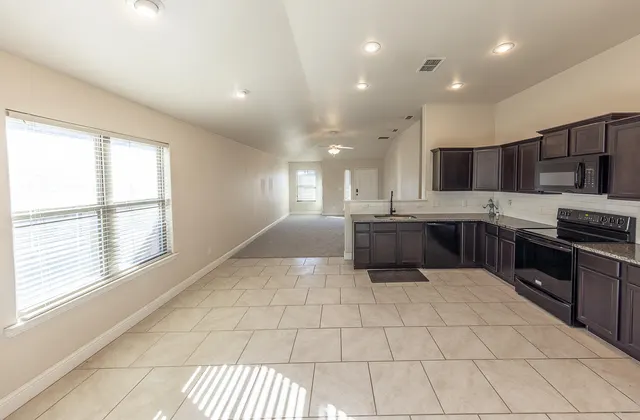 Photo 8 — 3618 Ridgely Avenue, Lubbock, TX 79407